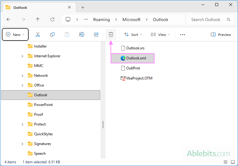 Delete the Navigation pane settings file.